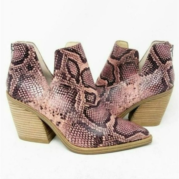 Vince Camuto Gigietta Snakeskin Embossed Bootie